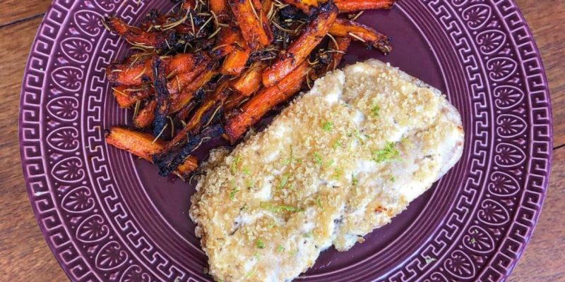 File de namorado cremoso com cenouras caramelizadas
